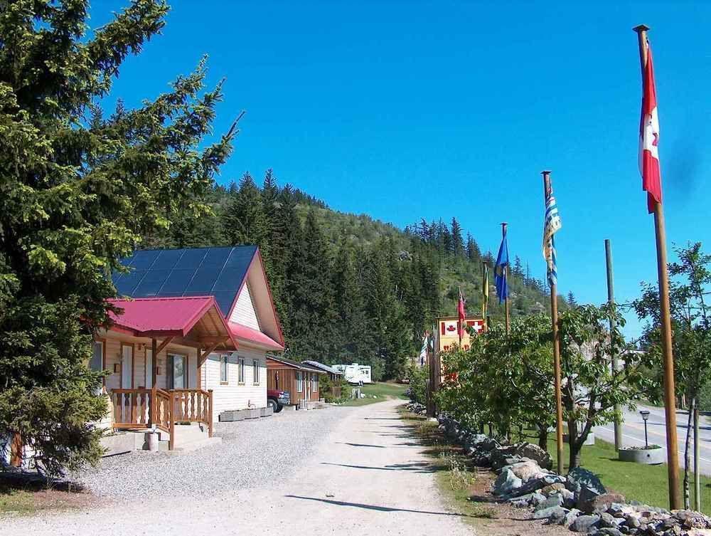 Viewpoint Rv & Cottages Salmon Arm Exterior photo