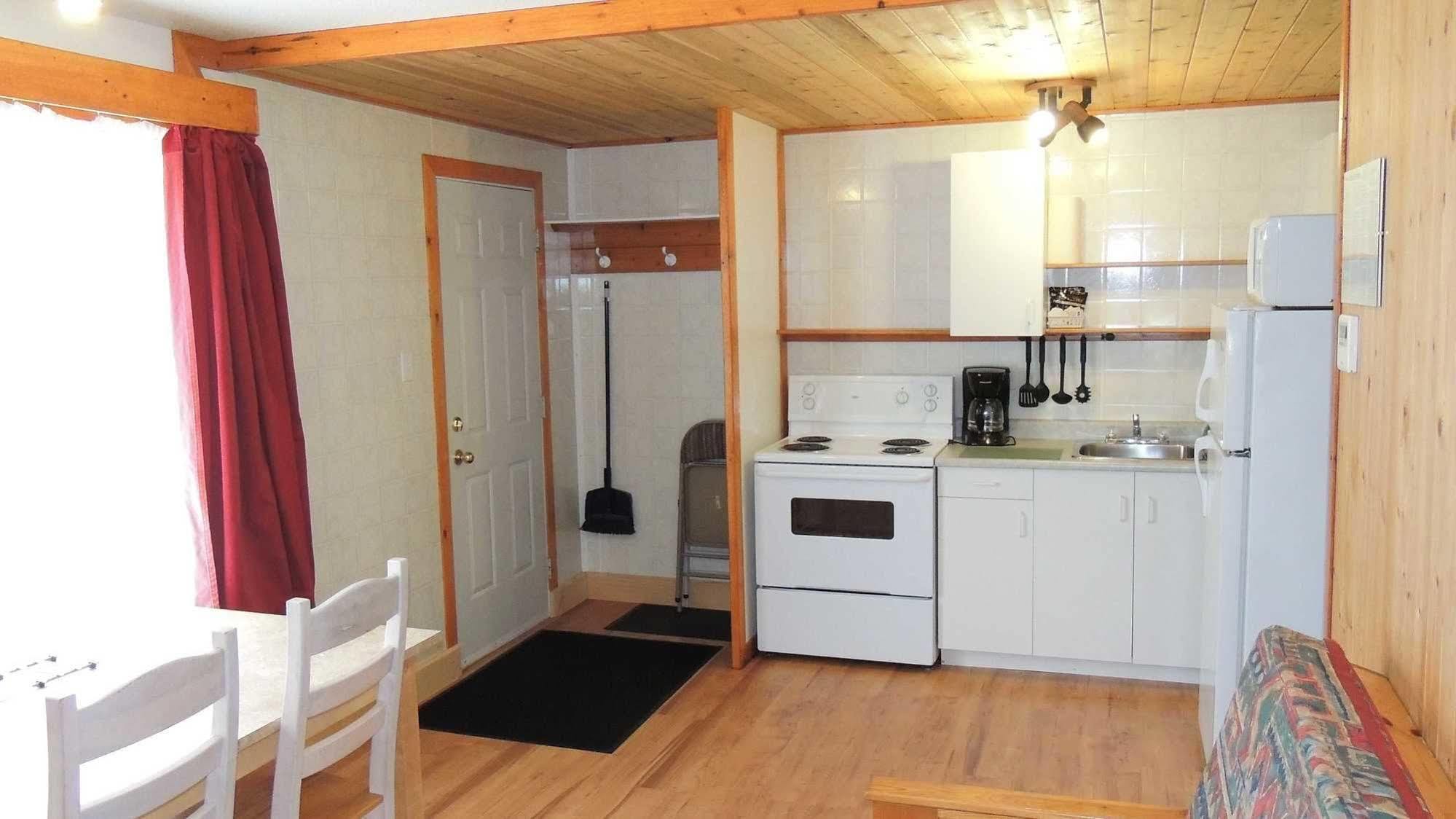 Viewpoint Rv & Cottages Salmon Arm Exterior photo