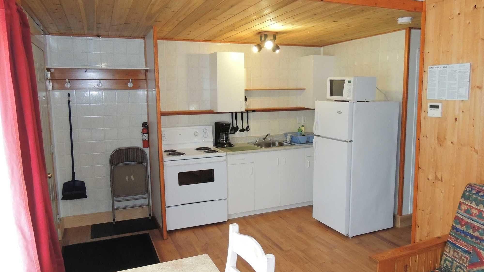 Viewpoint Rv & Cottages Salmon Arm Exterior photo